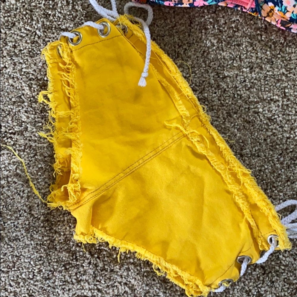Bikini - Picture 2 of 5